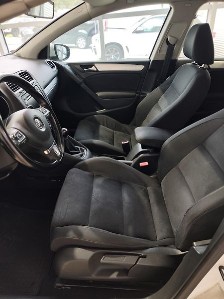 Volkswagen Golf (2009) 2.0TDi 103kW Highline ČR - fotka 9 z 20