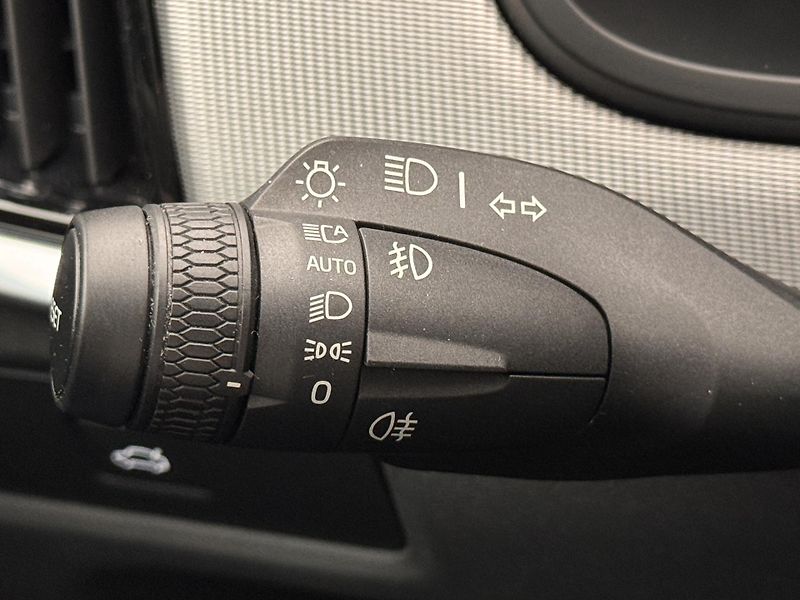 Volvo V90 B4 PLUS DARK AUT  - fotka 30 z 47
