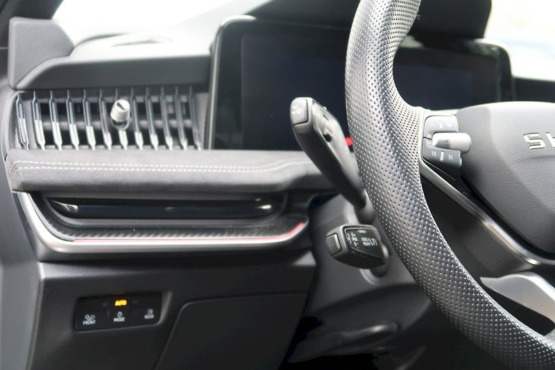 Škoda Superb (2025) Combi SportLine 2,0 TSi/195 kW - fotka 8 z 32