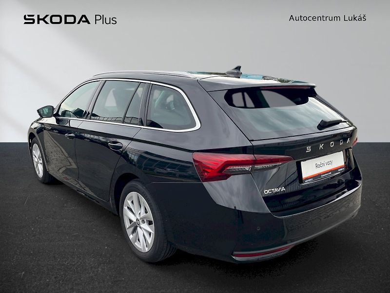 Škoda Octavia (2025) TOP SELECTION 1,5 TSI M-HEV 11 - fotka 11 z 28