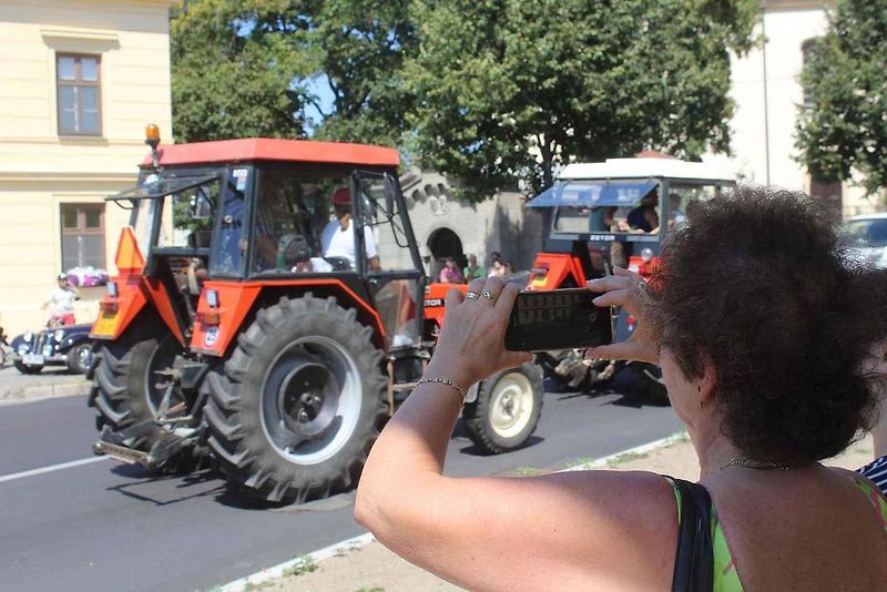 Podivínský mazec nabídl svůj třináct ročník. Jedinečná traktoriáda na Břeclavsku lákala poslední červencovou sobotu na spanilou jízdu, závody i přehlídku několika veteránů.
