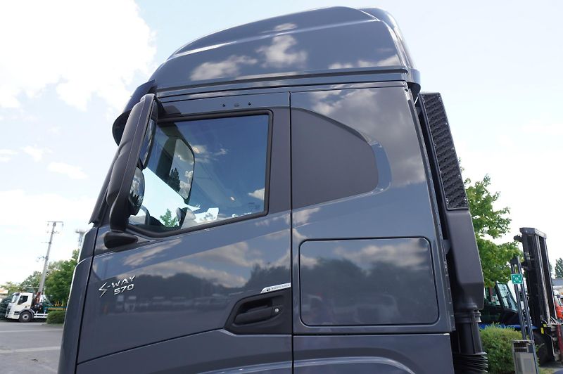 Iveco (2024) AS 440 S57 S-Way tractor unit - fotka 13 z 24