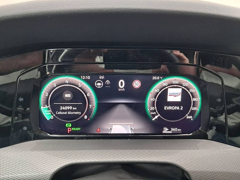 Volkswagen Golf (2024) STYLE 1.5 E-TSI / 85 kW DSG7 M - fotka 9 z 26