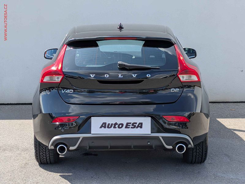 Volvo V40 (2015) 2.0 D2, R-design - fotka 5 z 16