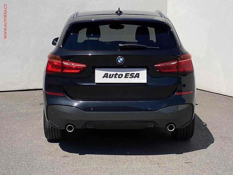 BMW X1 (2018) 2.0 D xDrive 20d, ČR, M - fotka 5 z 24