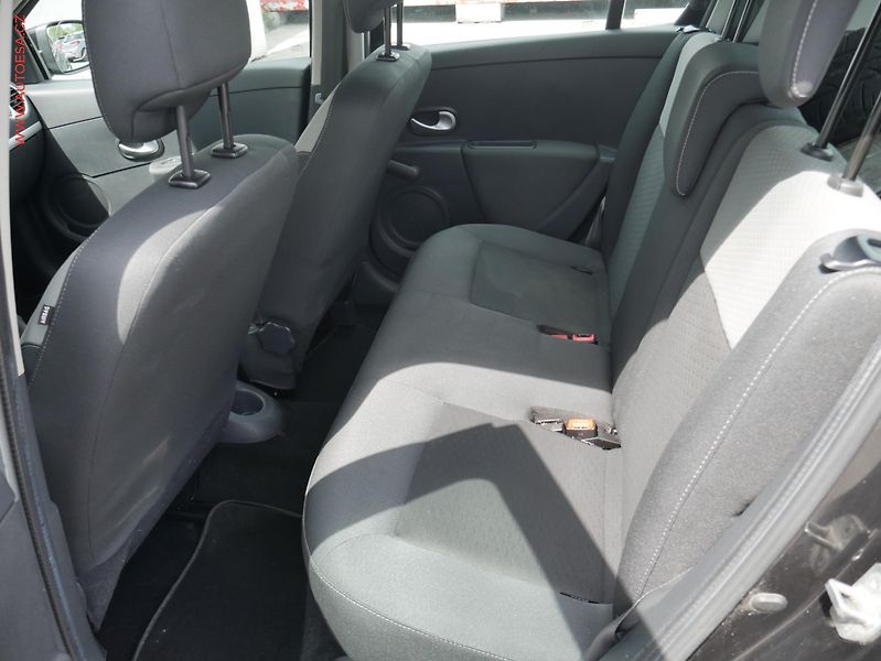 Renault Clio (2011) 1.2i, AC, temp - fotka 9 z 18