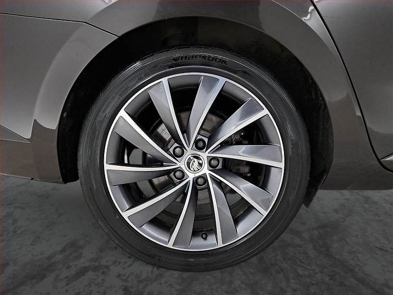Škoda Superb (2016) Laurin&Klement 2.0 TDI 4x4 - fotka 15 z 22