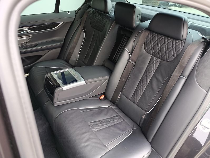 BMW Řada 7 740d xDRIVE DPH - fotka 16 z 42