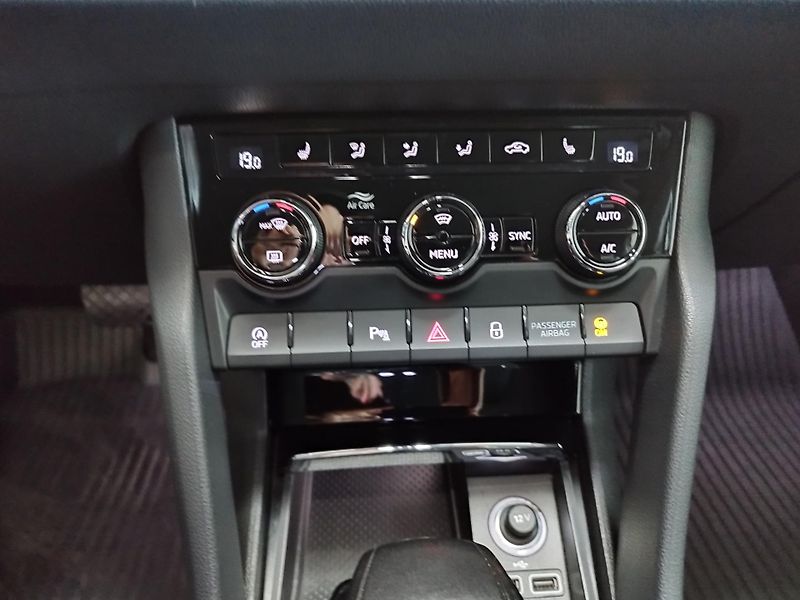 Škoda Karoq (2019) 1,6TDi 85KW DSG LED NAVI ALU - fotka 26 z 34