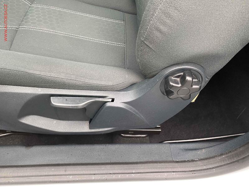 Ford Fiesta (2011) 1.4i, Titanium, park. čidla - fotka 13 z 15