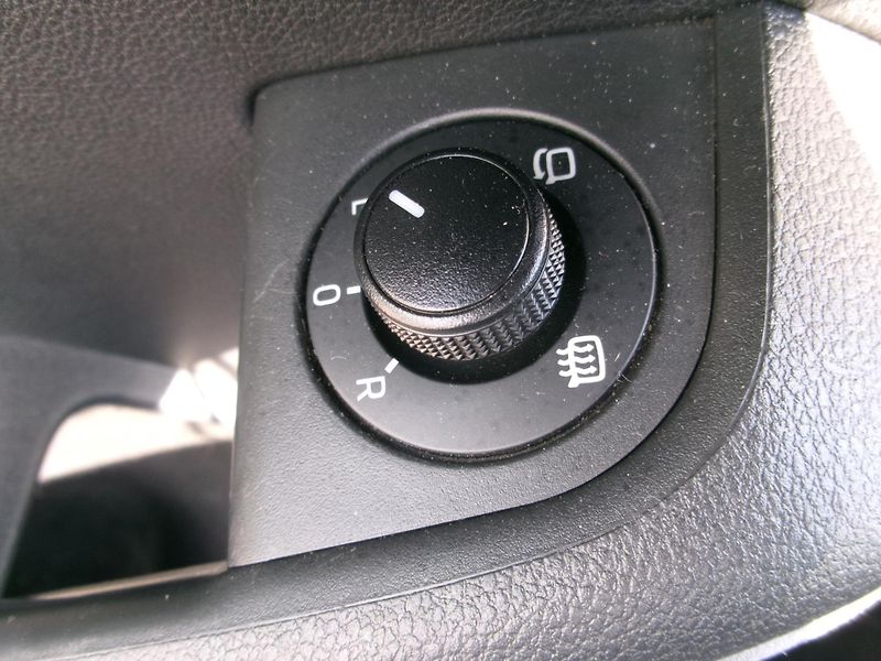 Škoda Octavia (2014) 2,0TSi VRS AC TEMP VÝHŘEV - fotka 32 z 39
