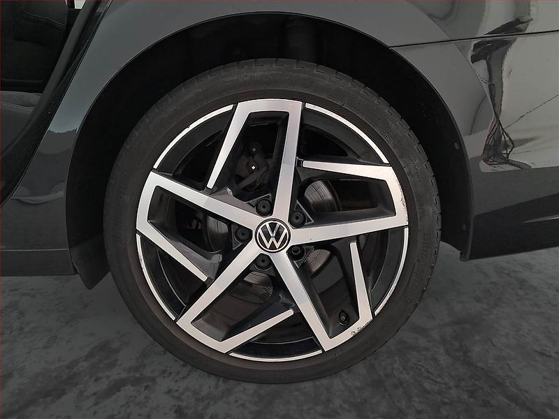 Volkswagen Golf (2022) 1.5 TSI - fotka 15 z 21