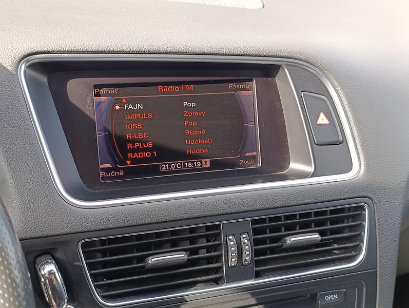 Audi Q5 2.0TDI QUATTRO S-LINE ČR - fotka 24 z 31