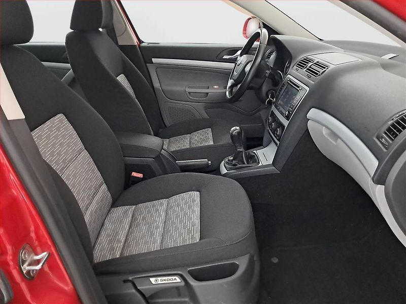 Škoda Octavia (2010) Ambiente 1.4 TSI, Navi - fotka 9 z 15