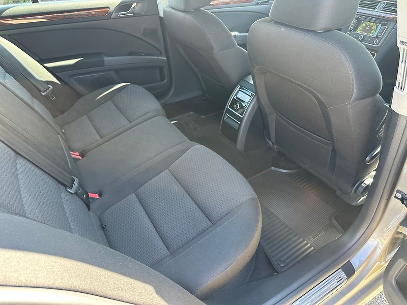 Škoda Superb (2011) 2.0Tdi 103kw - fotka 13 z 29