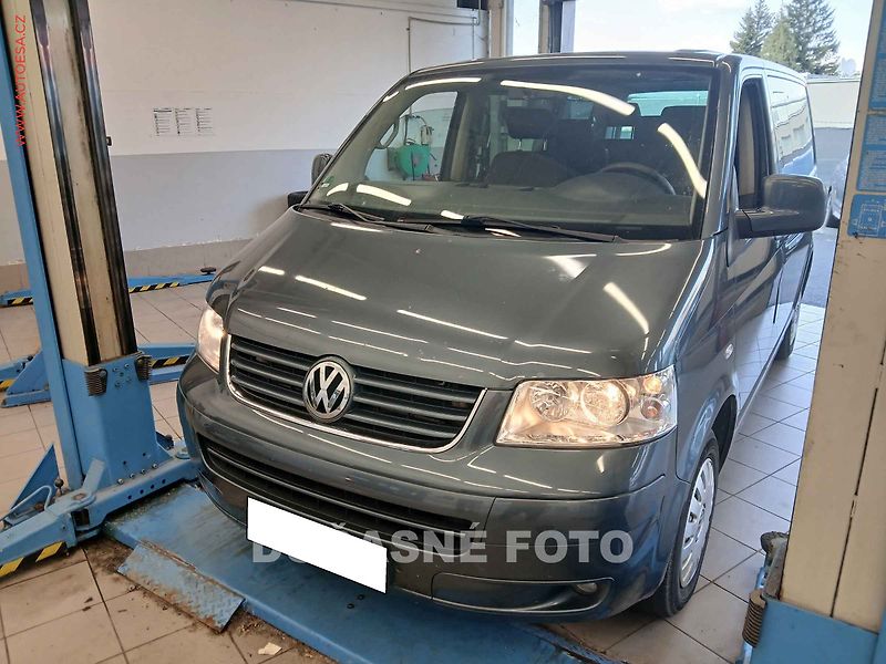 Volkswagen Caravelle (2008) 2.5TDi 8míst, AC, TZ, park - fotka 1 z 3