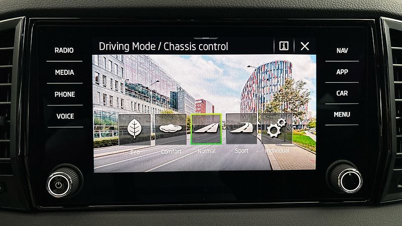 Škoda Karoq 1.5 TSI DSG Sportline - fotka 26 z 26