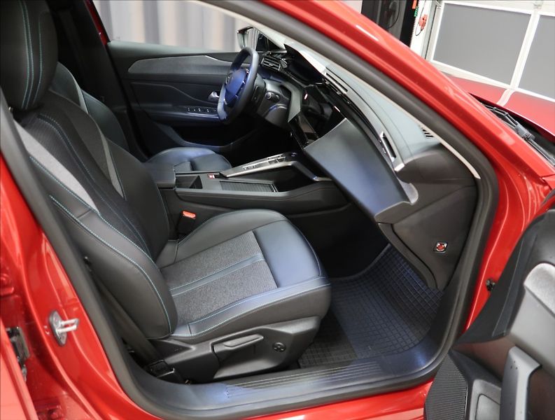 Peugeot 308 1,2 ALLURE PureTech 130 AUT - fotka 11 z 29