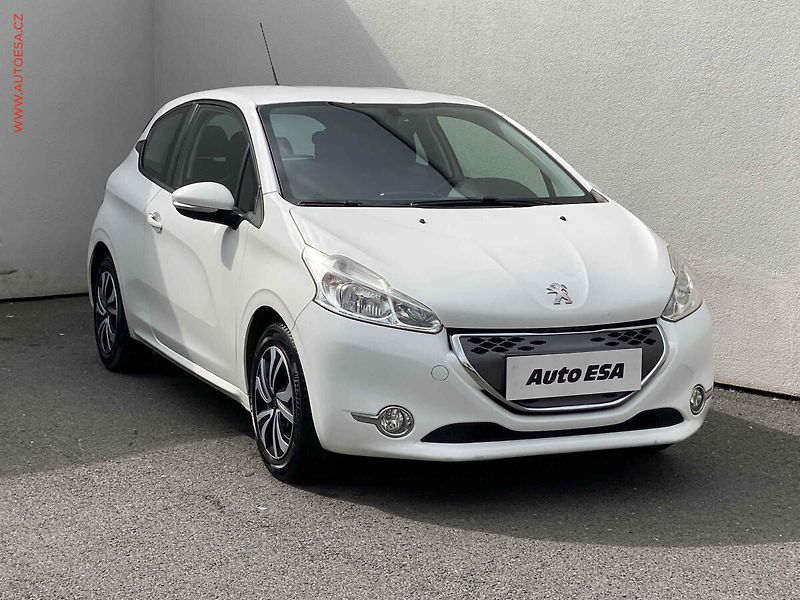 Peugeot 208 (2013) 1.4HDi, AT, AC, tažné - fotografie inzerátu