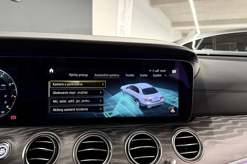 Mercedes-Benz Třídy E (2021) E 63s AMG 4Matic+ V8 Biturbo - fotka 100 z 124