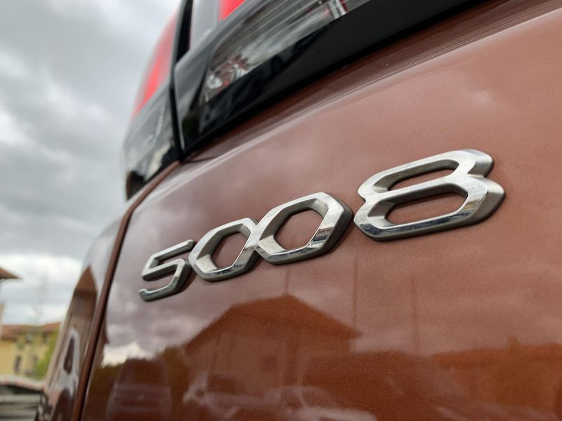 Peugeot 5008 ALLURE PACK 1,2 PureTech 96kW - fotka 24 z 29