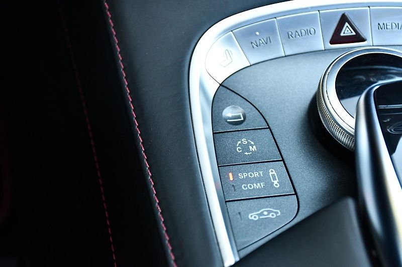 Mercedes-Benz Třídy S 63 AMG 4MATIC TOP VÝBAVA - fotka 35 z 49