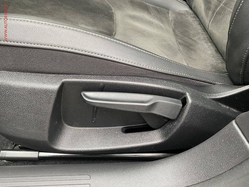 Seat Leon (2020) 2.0 TDi, Xcellence, DSG, LED - fotka 14 z 20
