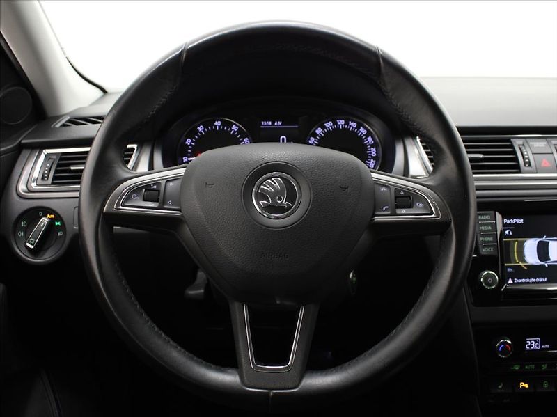 Škoda Rapid 1,2 TSi 81kW Style+ 37tkm! 1.m - fotka 9 z 26