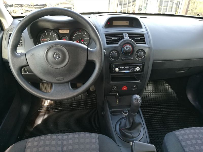 Renault Mégane 1,4 i 16v - fotka 5 z 17