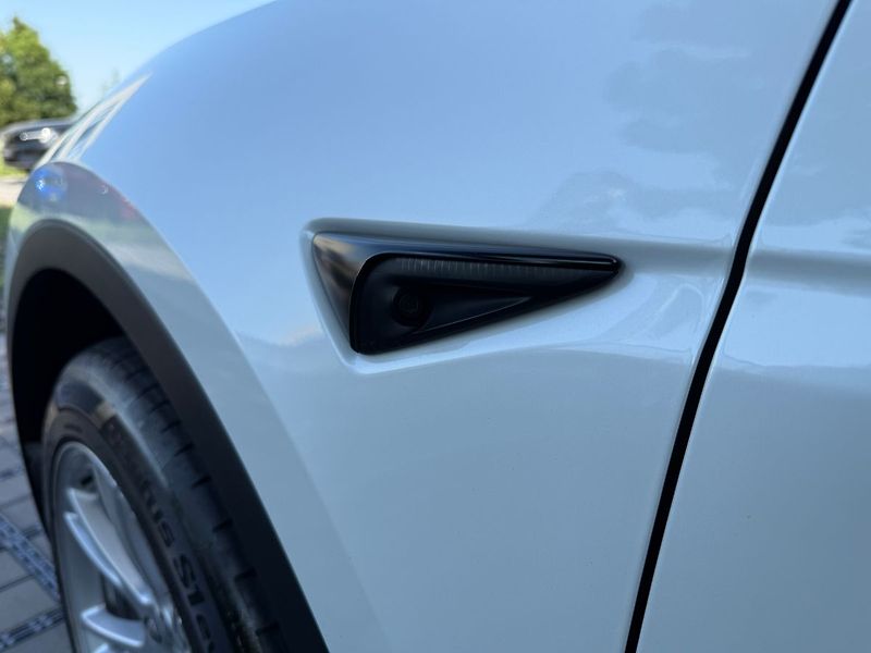 Tesla Model Y Standrart Range LFP Tažné - fotka 6 z 43