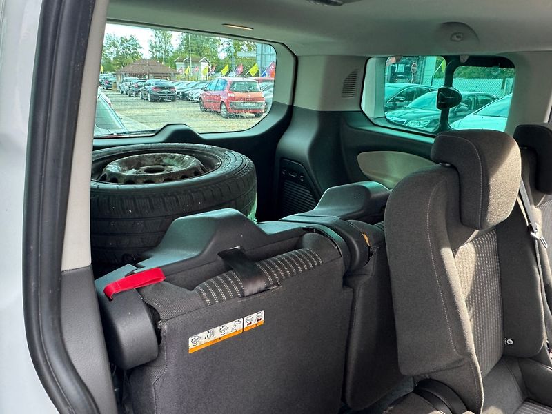 Ford Tourneo Custom (2013) 2.2 TDCi Trend, 8míst - fotka 17 z 30