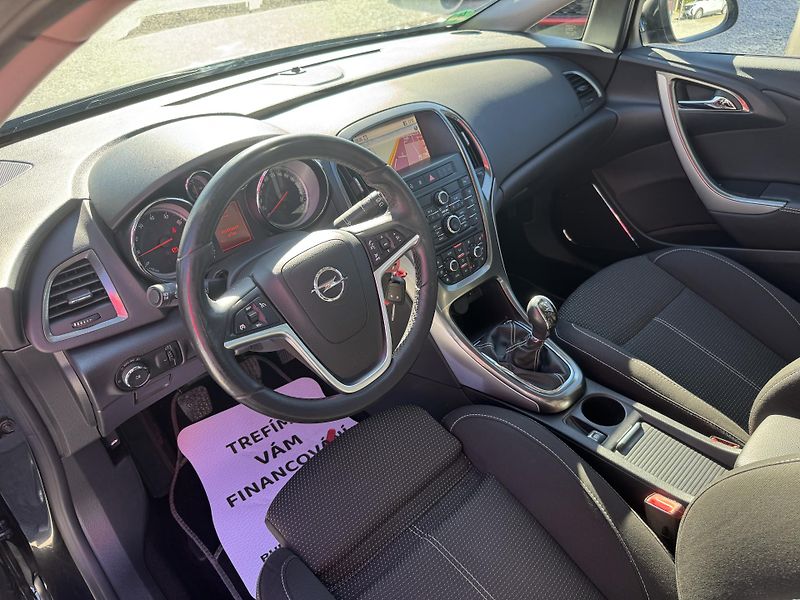 Opel Astra (2013) 1.6(132KW)SPORTS TOURER - fotka 17 z 46