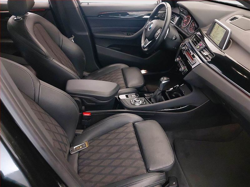 BMW X1 (2016) Premium sDrive18d, Automat - fotka 9 z 17