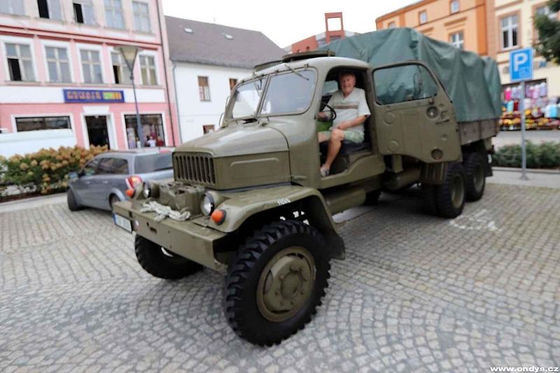 Hlučínská krmášová jízda veteránů.