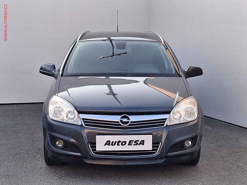 Opel Astra (2010) 1.9CDTI, ČR, servis.kniha - fotka 2 z 16