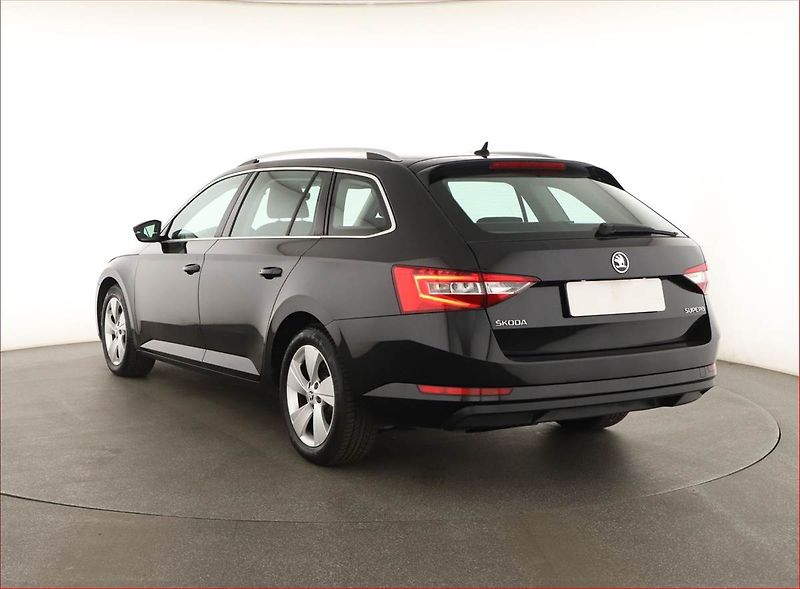 Škoda Superb (2016) 1.6 TDI, Xenony, Tempomat - fotka 4 z 15