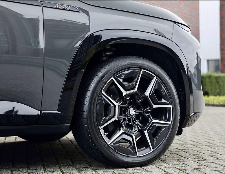 BMW XM (2023) 4.4 V8*Bowers&Wilkins - fotka 18 z 46