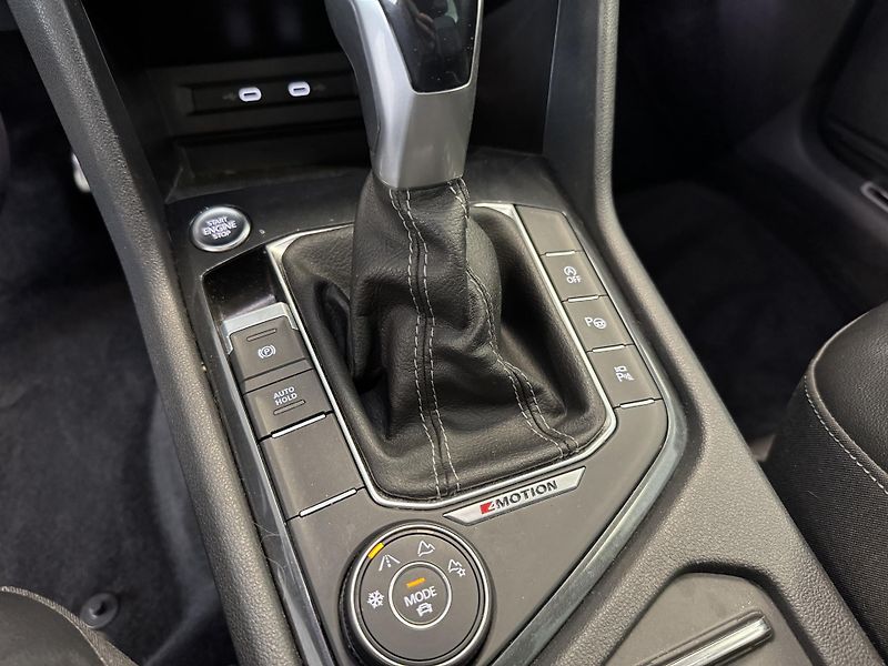 Volkswagen Tiguan (2021) 2,0TSi 4M R-LINE LED NAVI  - fotka 27 z 33