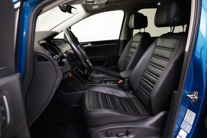 Volkswagen Touran - fotka 11 z 26