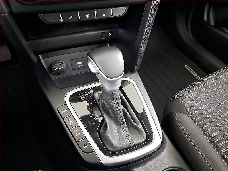 Kia Ceed (2023) 1.5 T-GDI - fotka 13 z 18