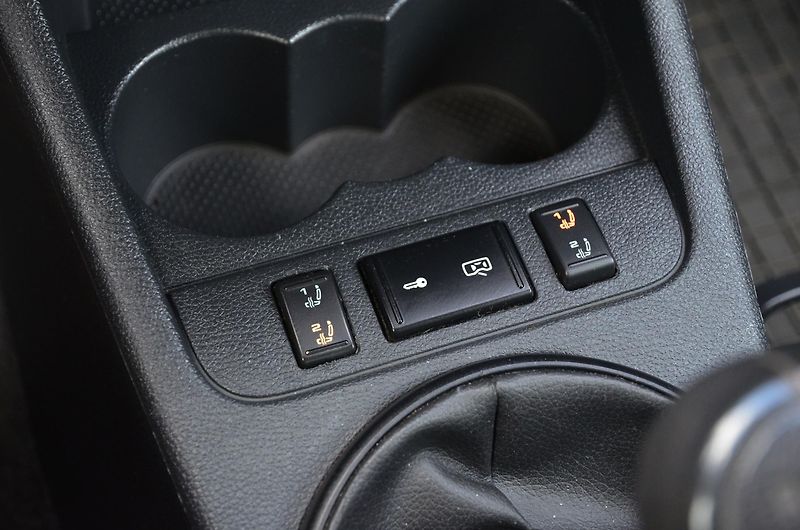 Škoda Fabia (2012) 1.2i ACTIVE / VYHŘ. SEDADLA - fotka 24 z 28