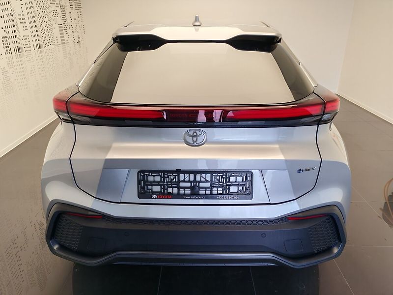 Toyota C-HR - fotka 5 z 41