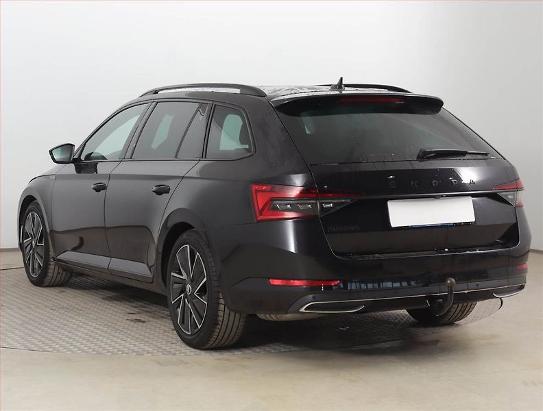 Škoda Superb (2023) Sportline 1.5 TSI - fotka 4 z 28