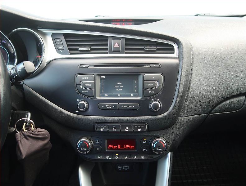 Kia Ceed (2018) 1.6 CRDi, Serv.kniha, Tempomat - fotka 12 z 17