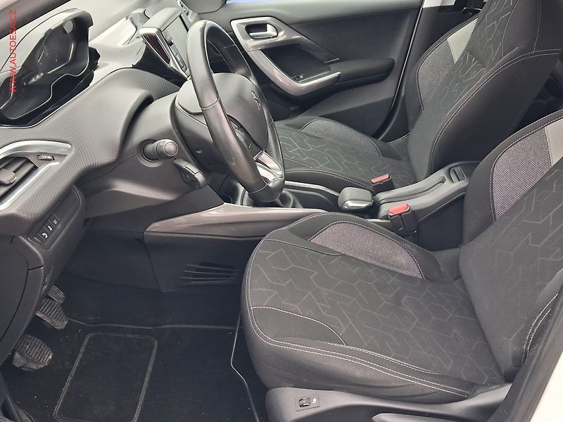 Peugeot 2008 (2017) 1.2PT, ČR, servis.kniha - fotka 9 z 20