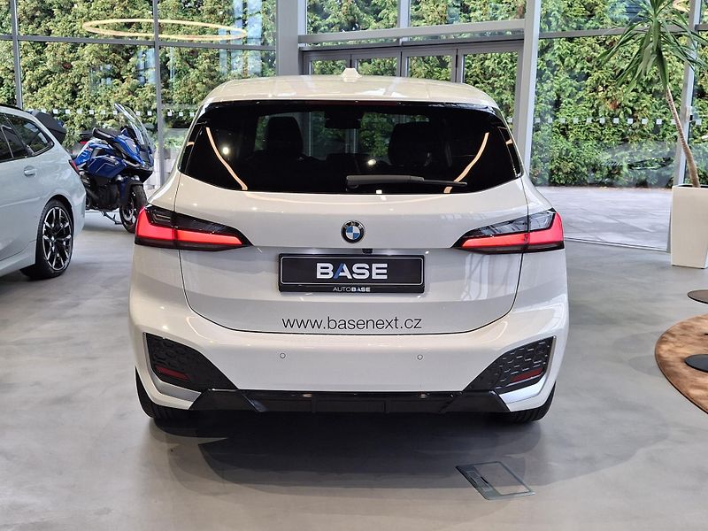 BMW Řada 2 218i Active Tourer M-Sport - fotka 5 z 26