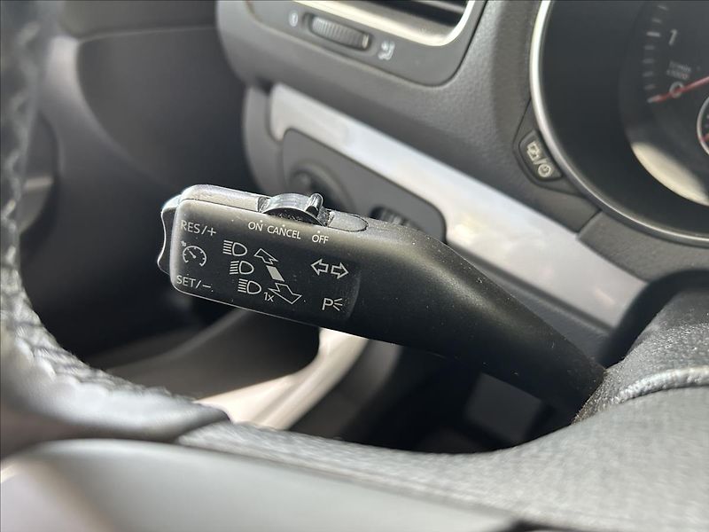 Volkswagen Golf 1,2   TSI 77kW,SERVISKA - fotka 11 z 20