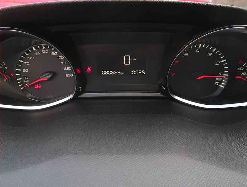 Peugeot 308 (2017) 1.2 PureTech, Navi, Tempomat - fotka 11 z 21