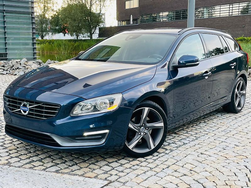 Volvo V60 2.0D3 5VÁLEC SERVISKA TAŽNÉ - fotka 3 z 45