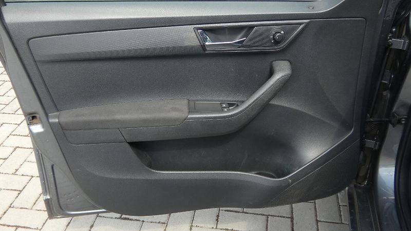 Škoda Fabia Combi 1.0 TSI Ambition - fotka 8 z 22